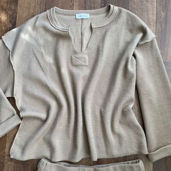 Sweater and short set - Picture 2 of 3